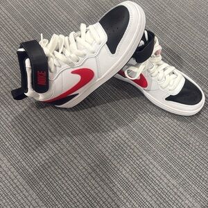 New Nike high tops youth size 4